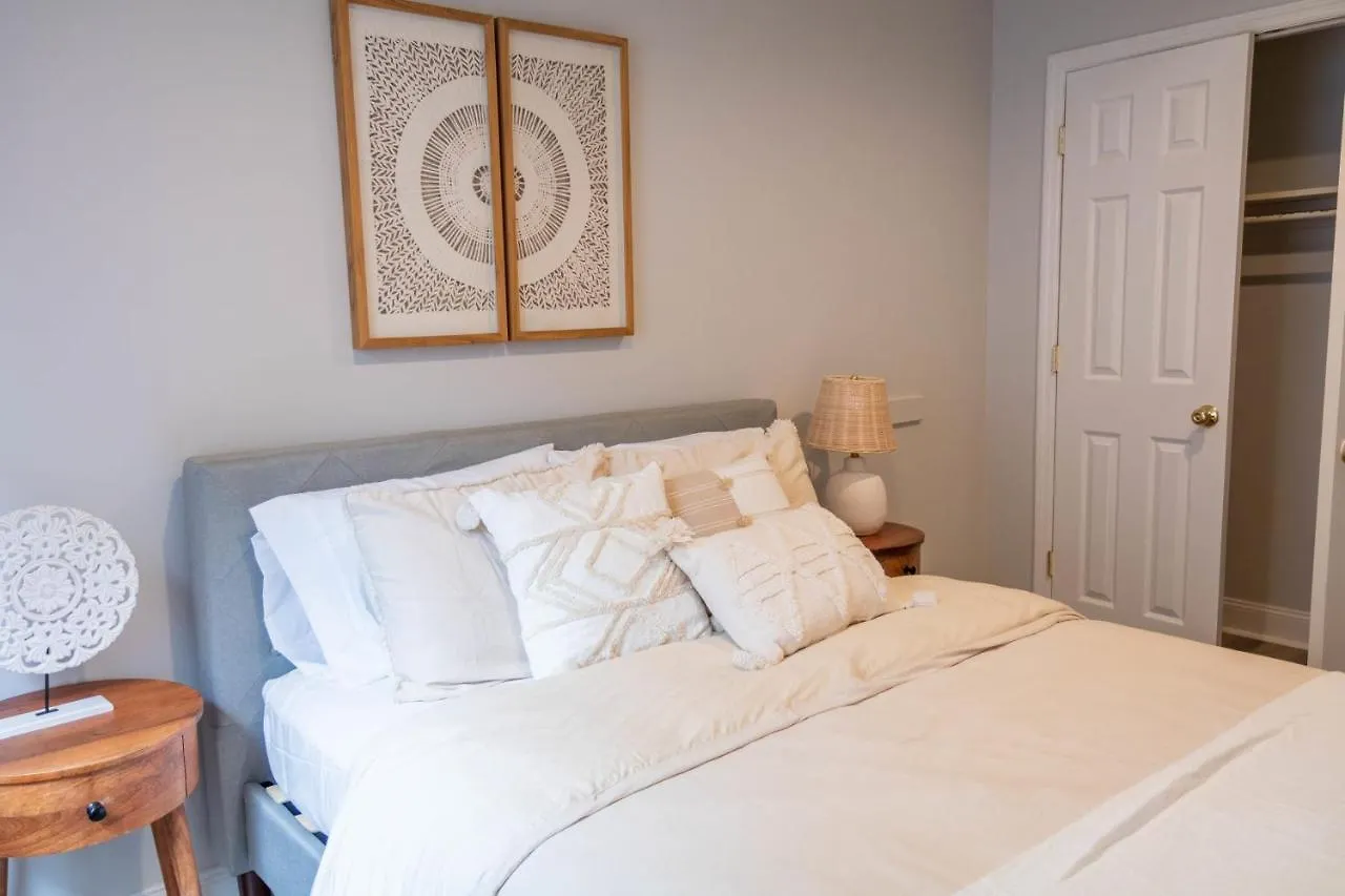 2 Bedroom In The Heart Of Columbus Apartment